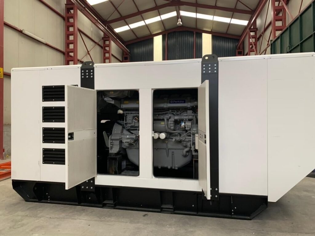 Winnboss 1125 kVA 900 kW generator genset